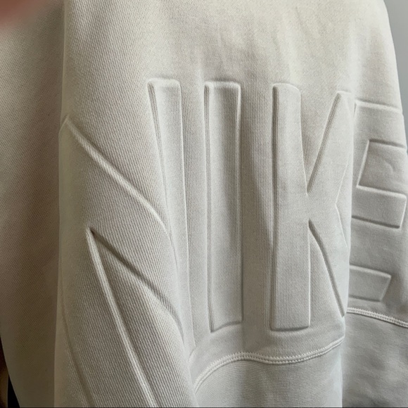 Nike Plus Versa Crewneck Sweatshirt NWT - Picture 7 of 12